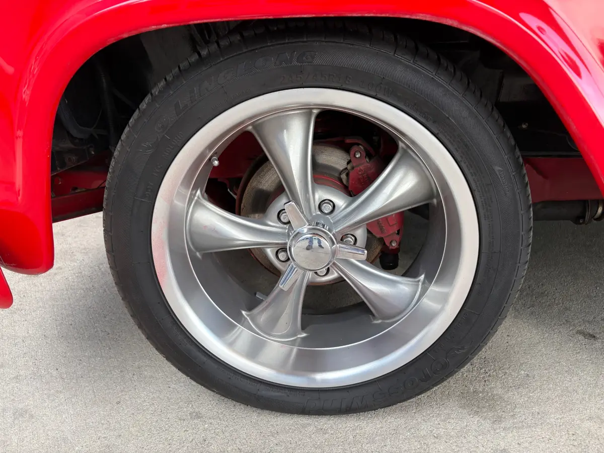 Vehicle photo 21