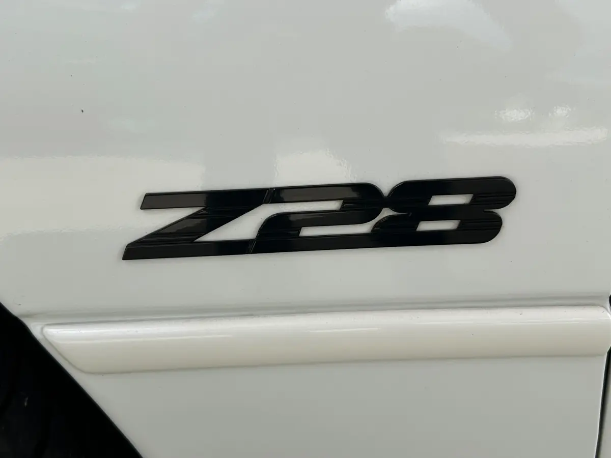 Vehicle photo 14