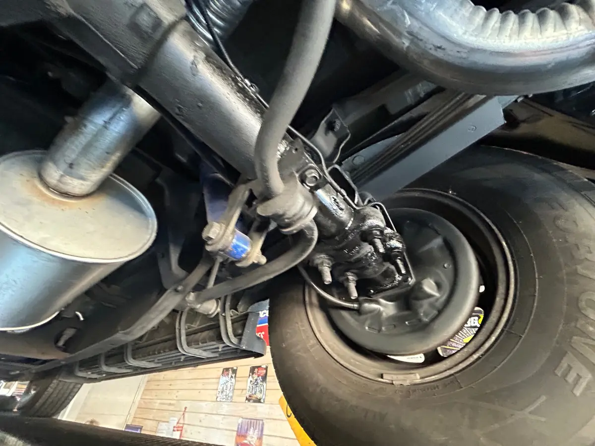 Vehicle photo 33