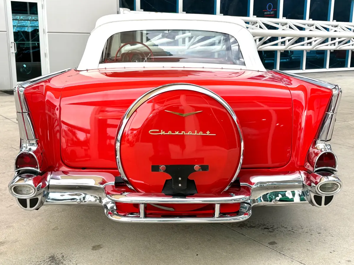 Vehicle photo 23