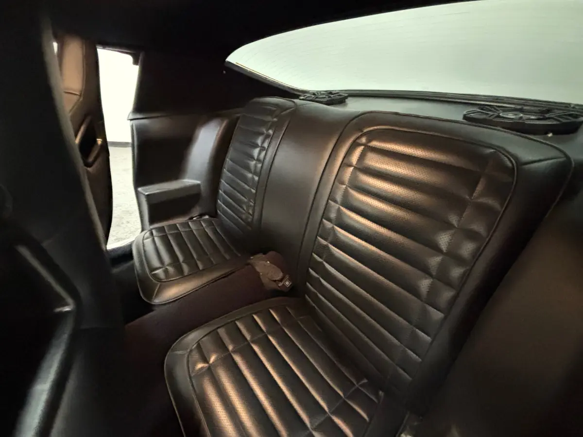 Vehicle photo 27