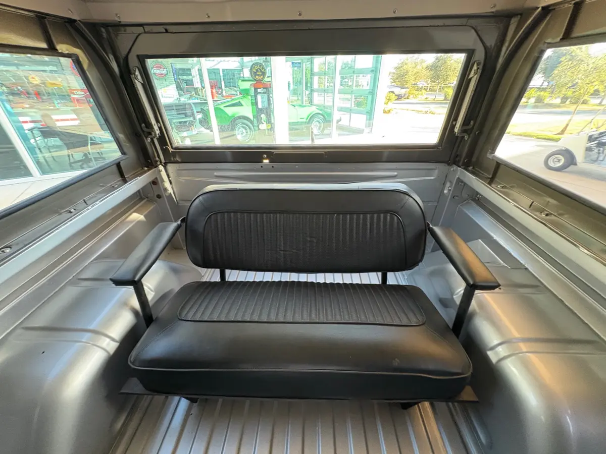 Vehicle photo 34