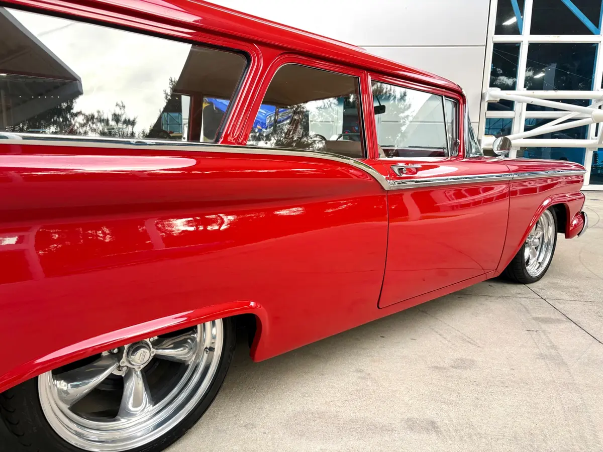 Vehicle photo 17