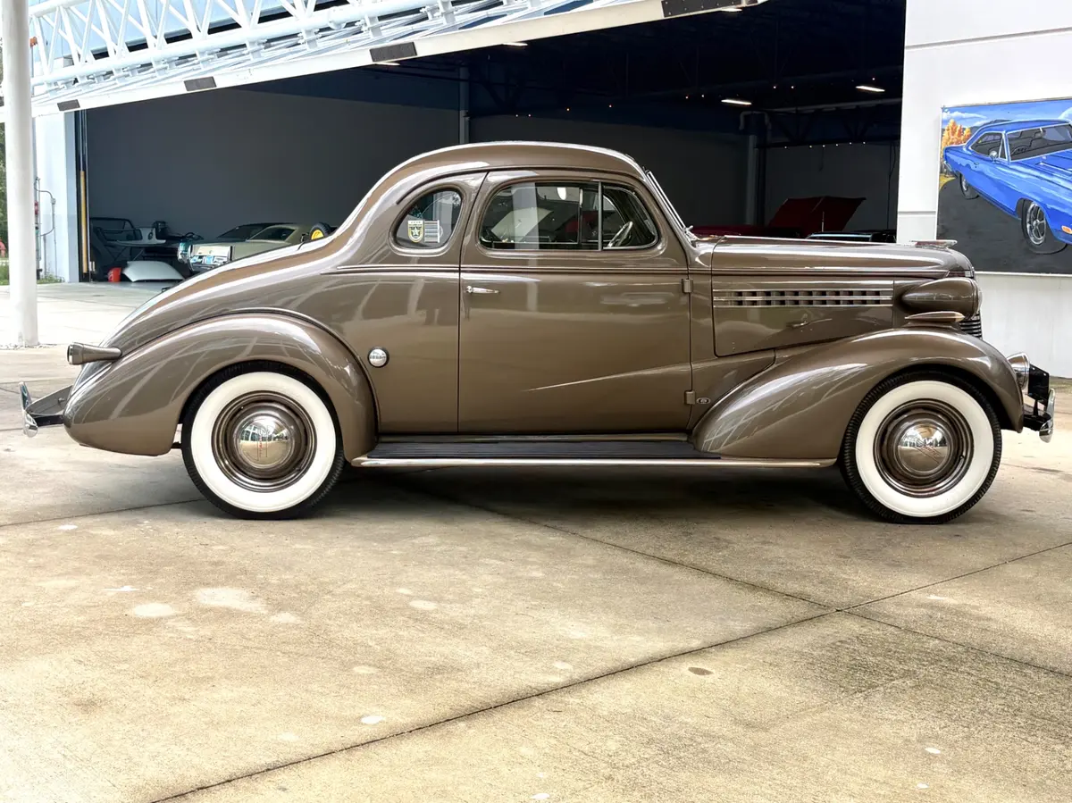 Vehicle photo 5