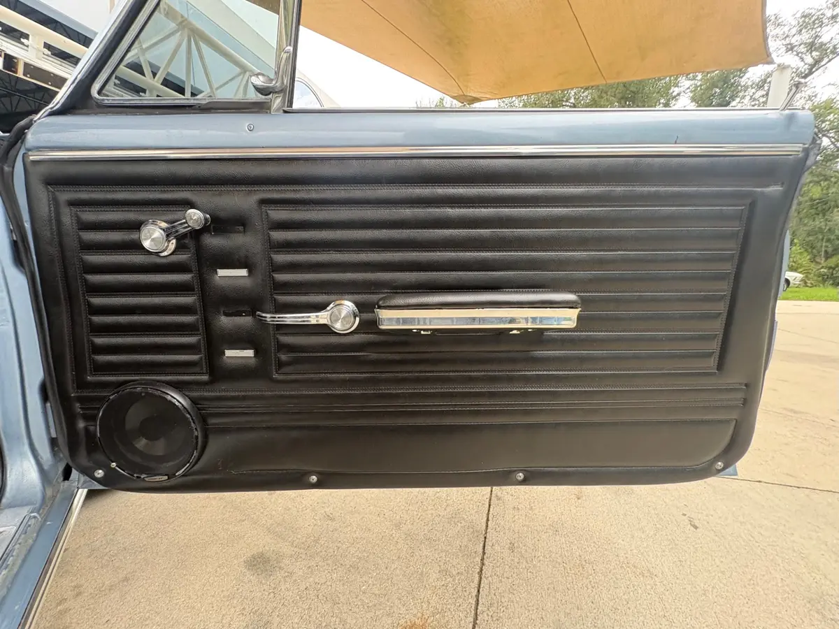 Vehicle photo 40