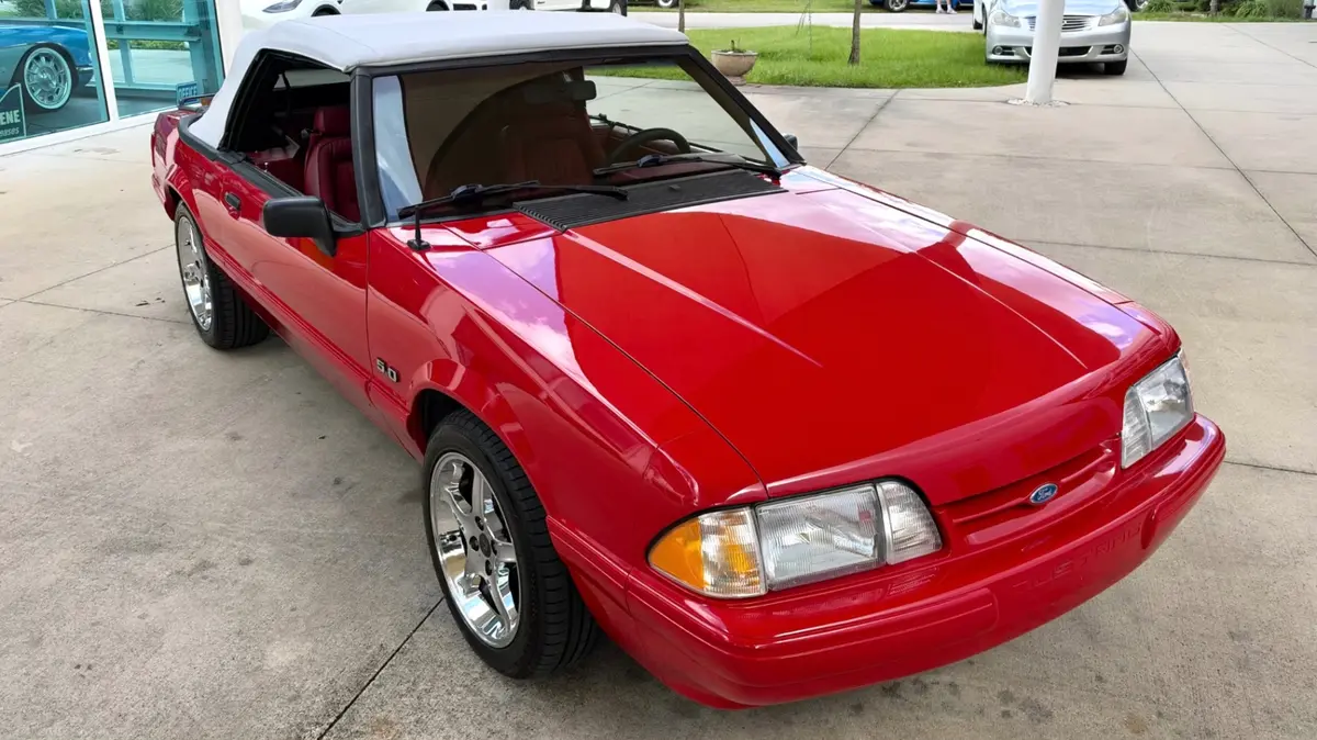 Vehicle photo 21