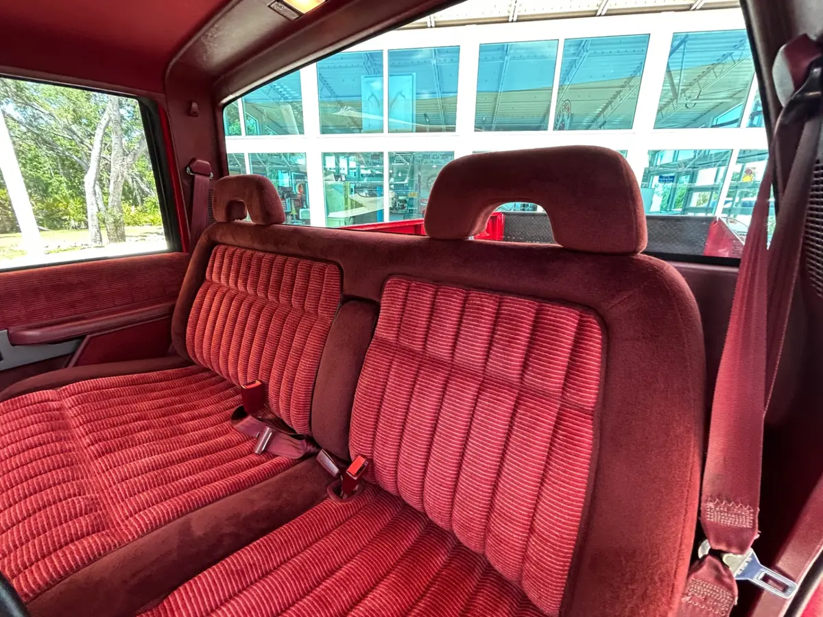 Vehicle photo 32