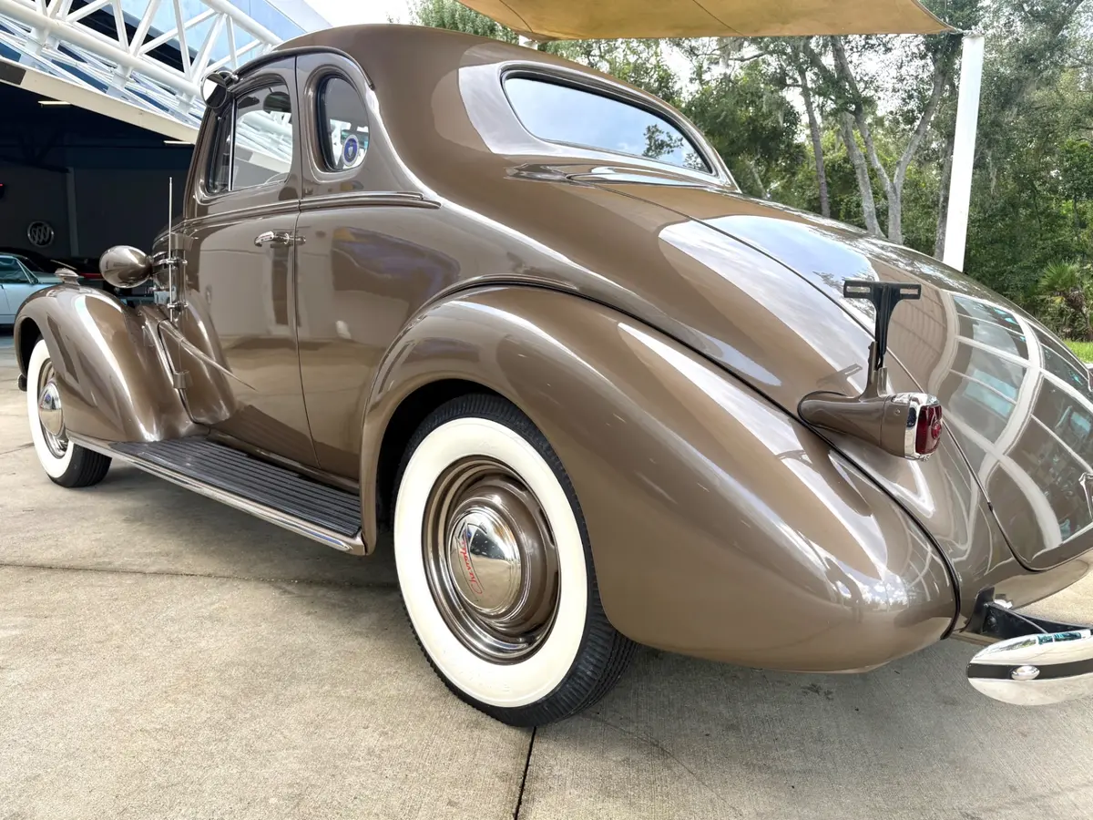 Vehicle photo 15