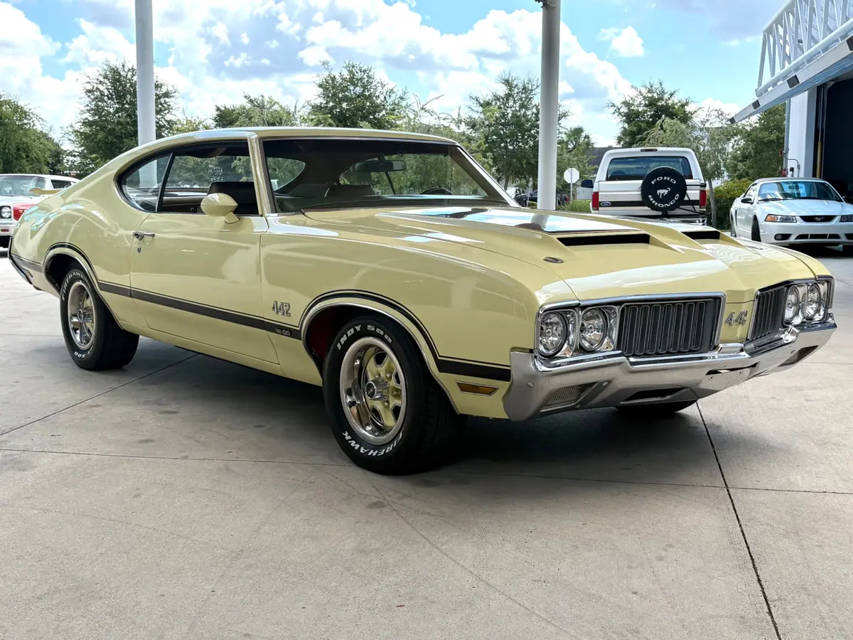Vehicle photo 4