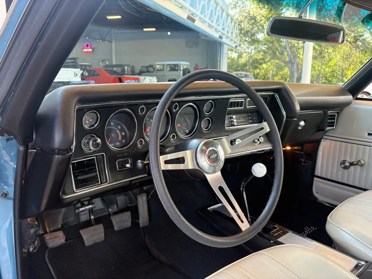 Vehicle photo 75