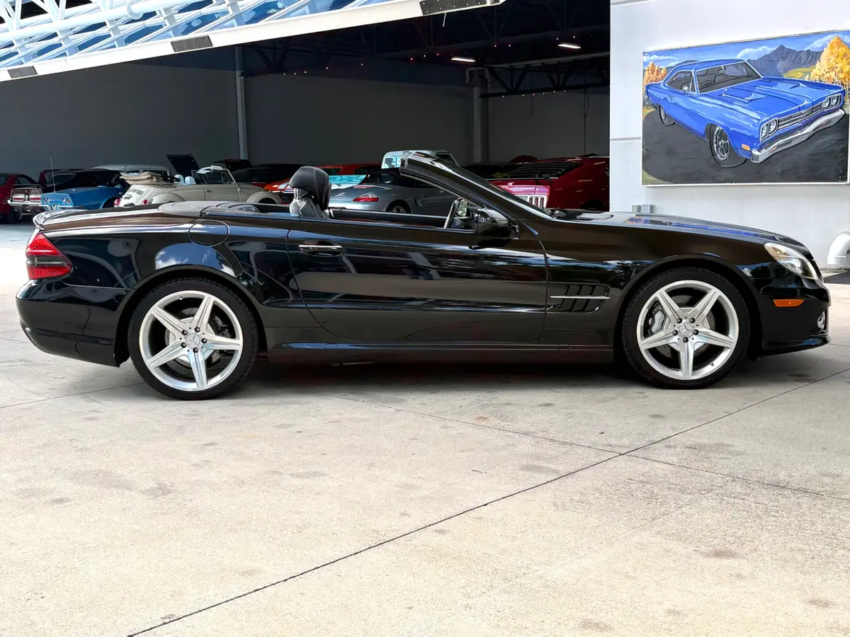 Vehicle photo 5