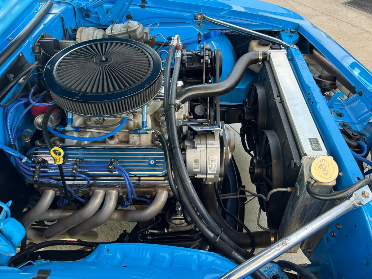 Vehicle photo 18