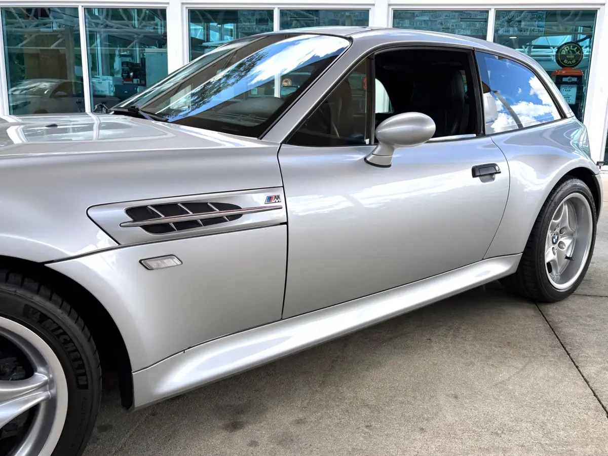 Vehicle photo 13
