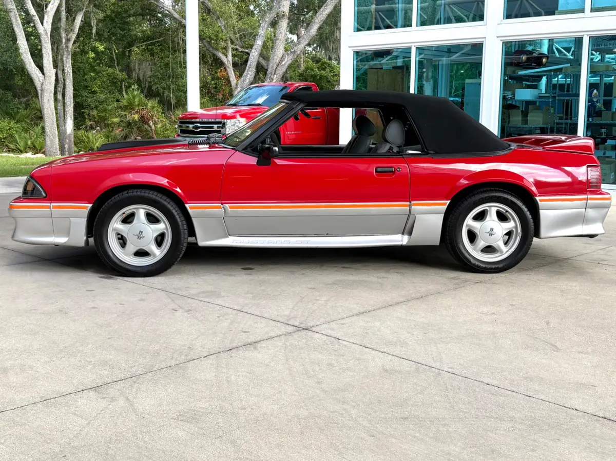 Vehicle photo 24