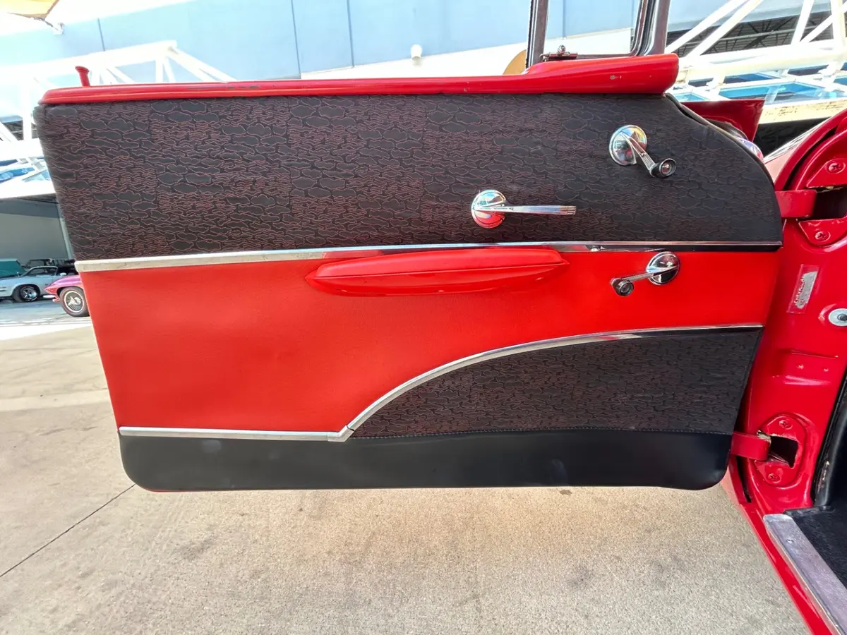 Vehicle photo 21