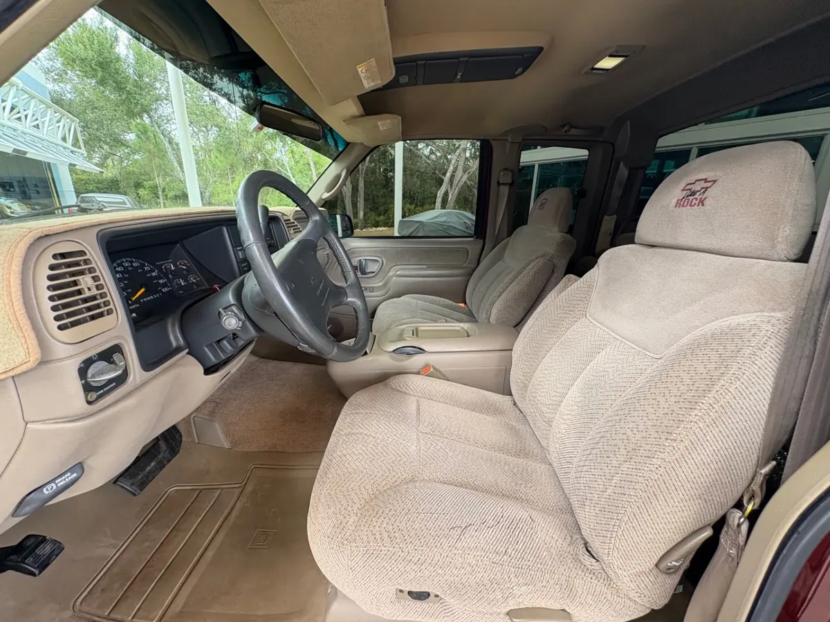 Vehicle photo 33