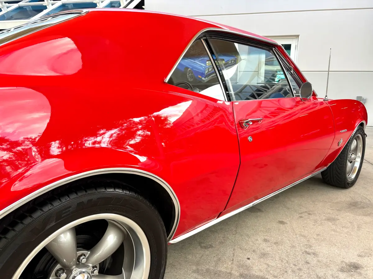 Vehicle photo 18