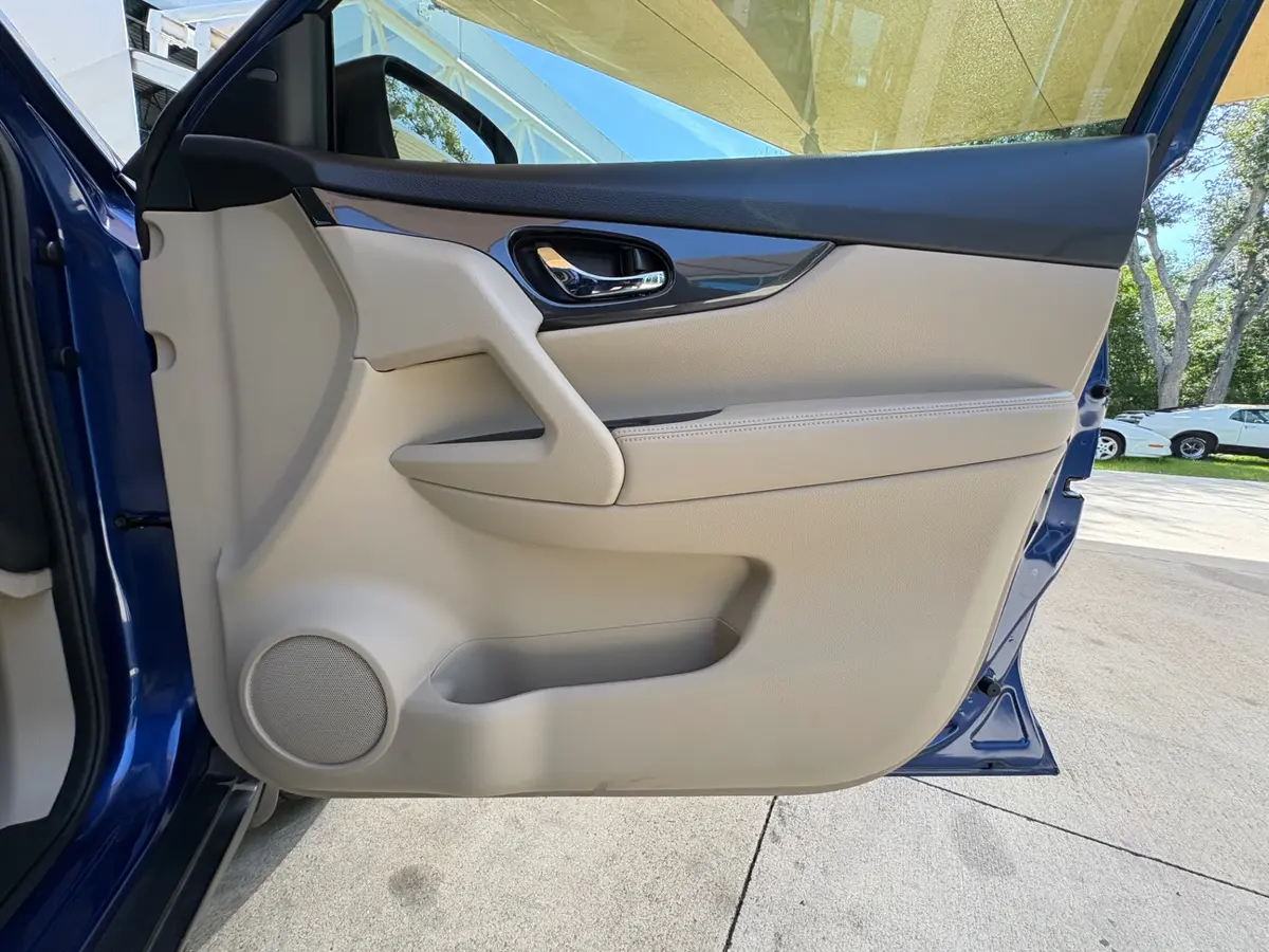 Vehicle photo 42