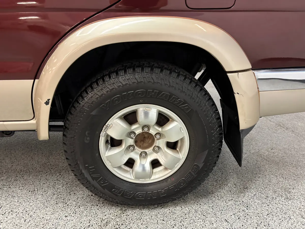 Vehicle photo 12