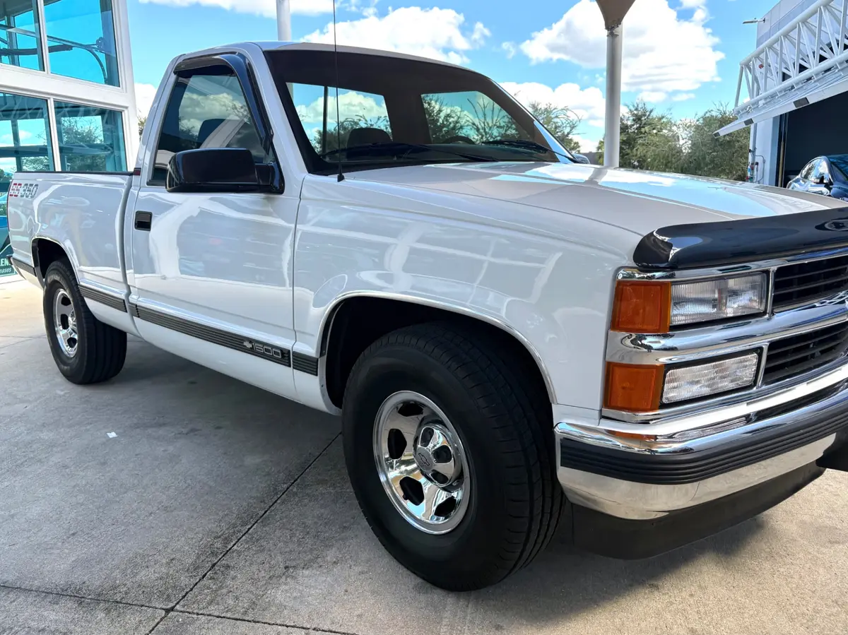 Vehicle photo 20