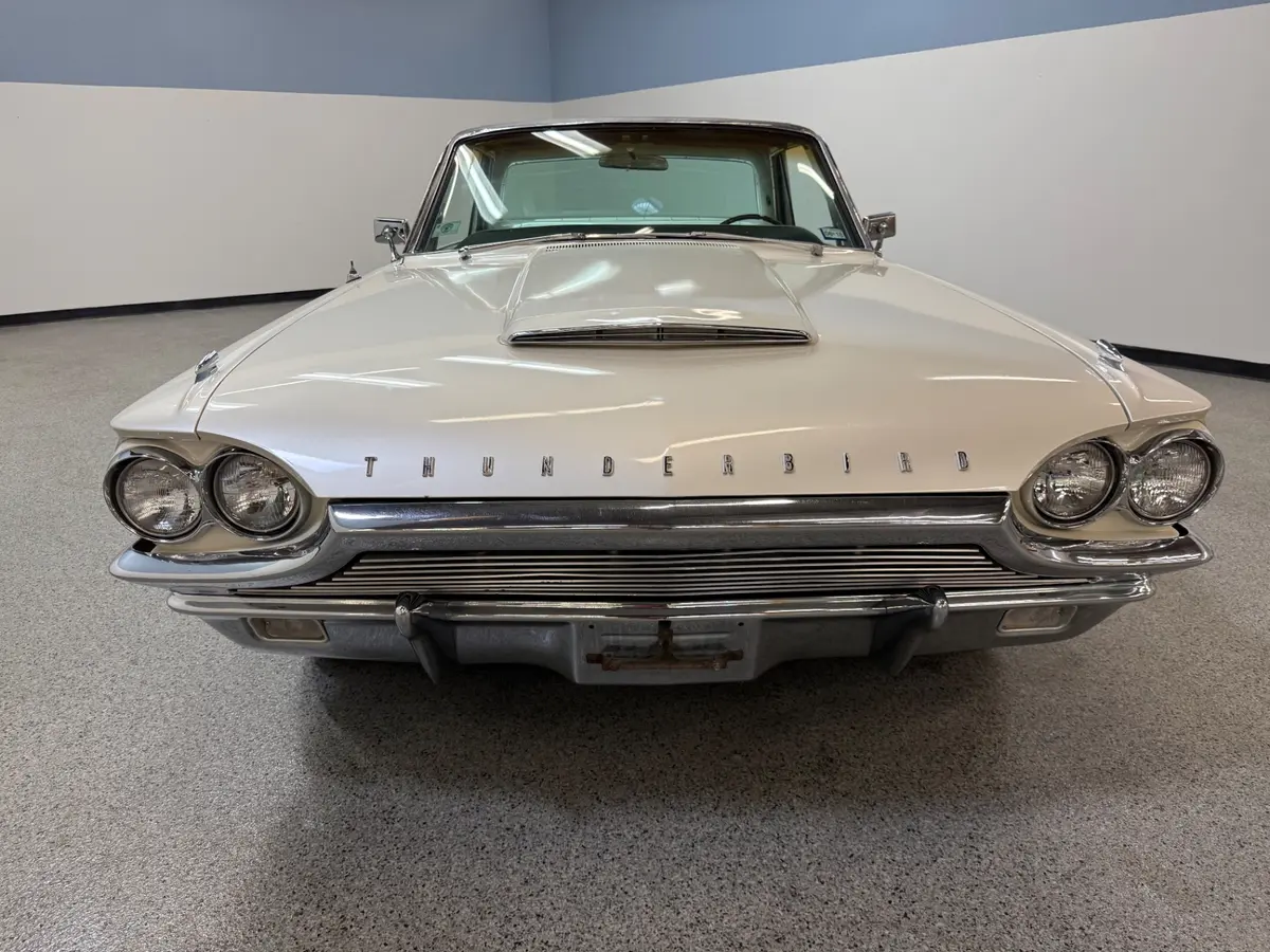 Vehicle photo 2