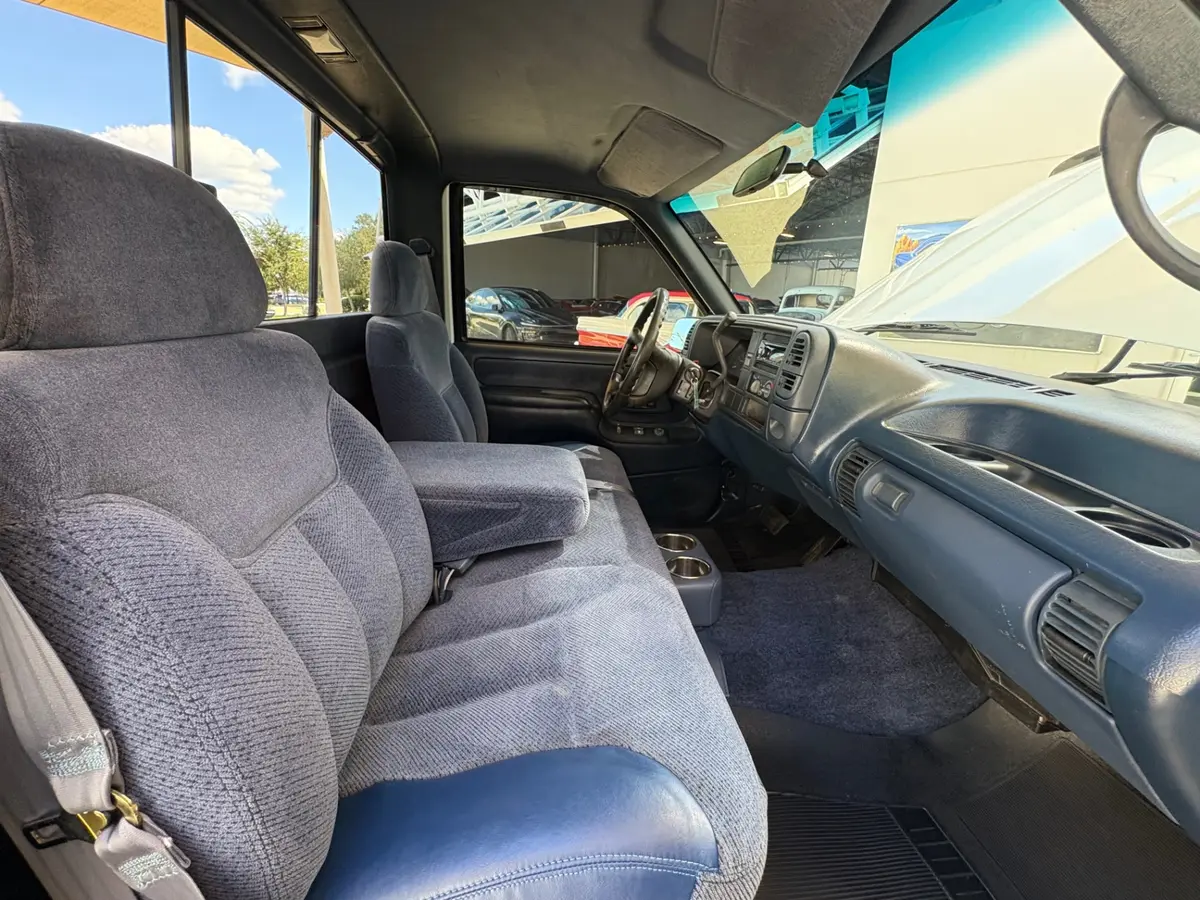 Vehicle photo 41