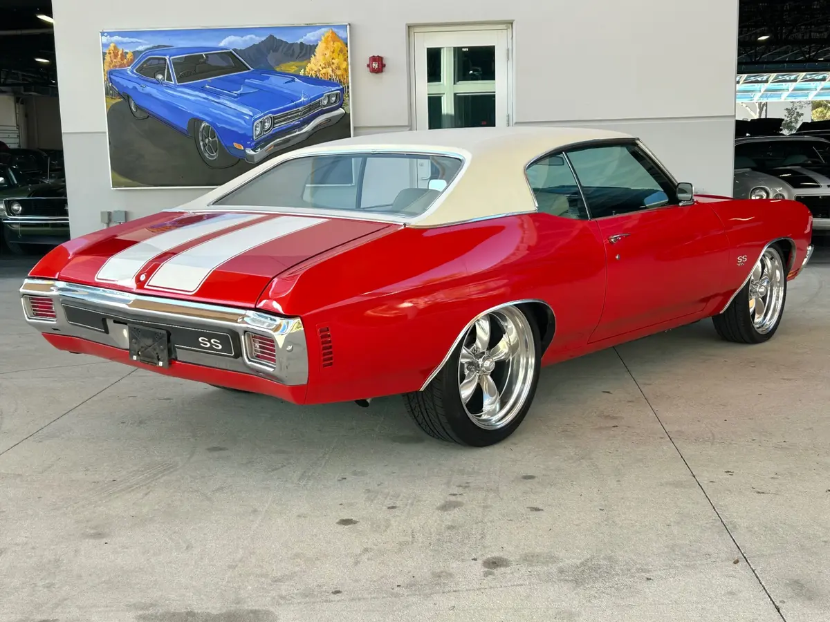 Vehicle photo 5