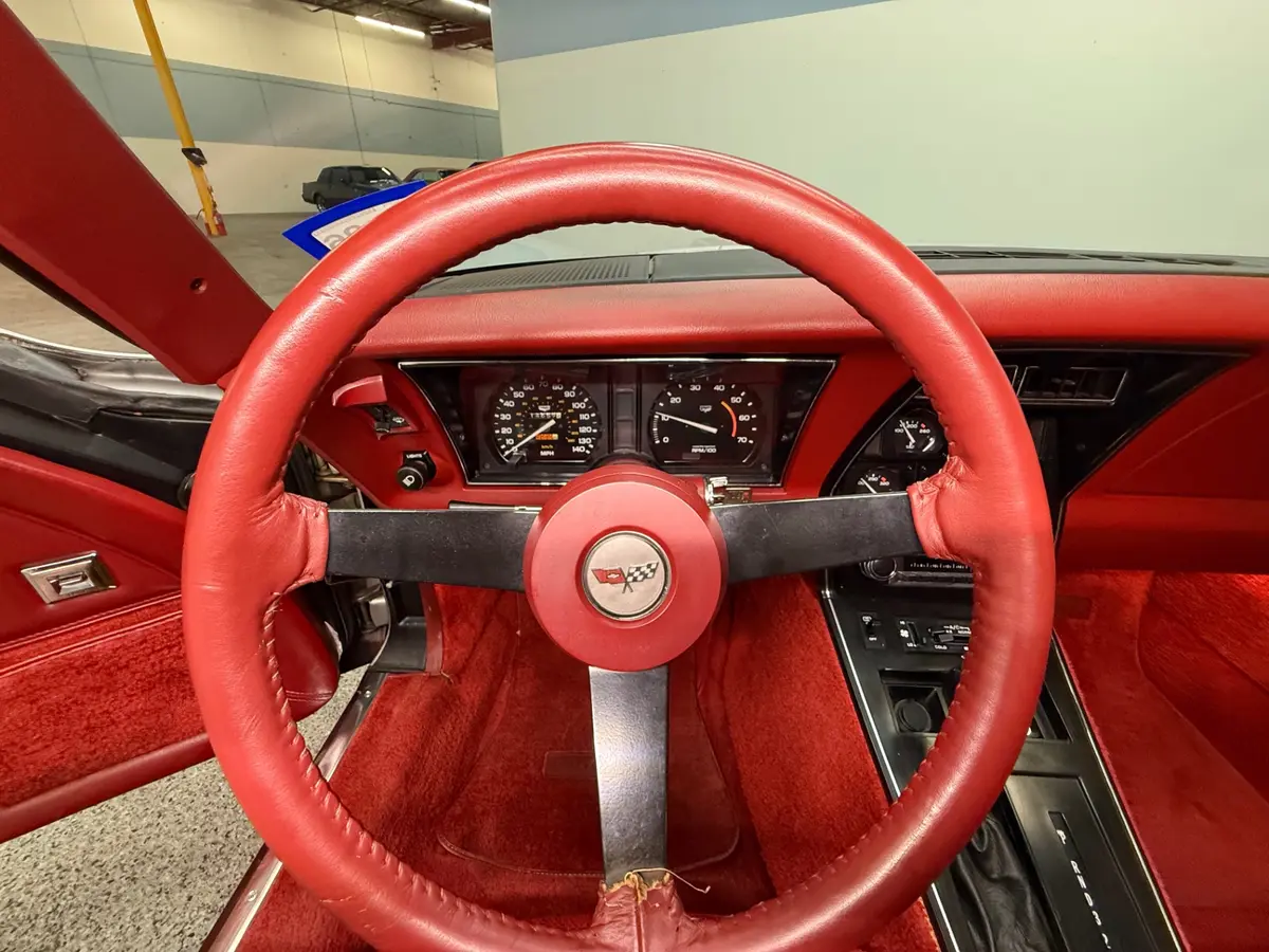 Vehicle photo 24