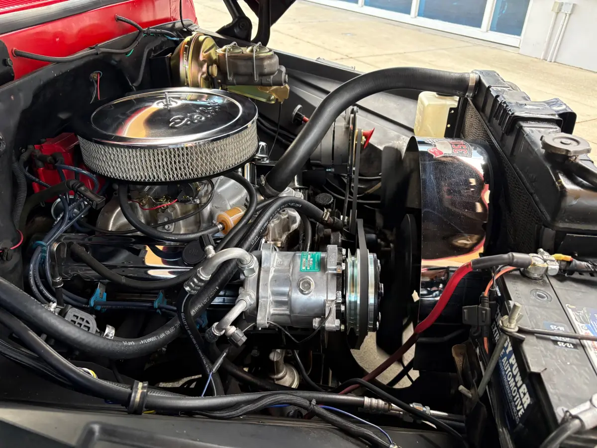 Vehicle photo 26