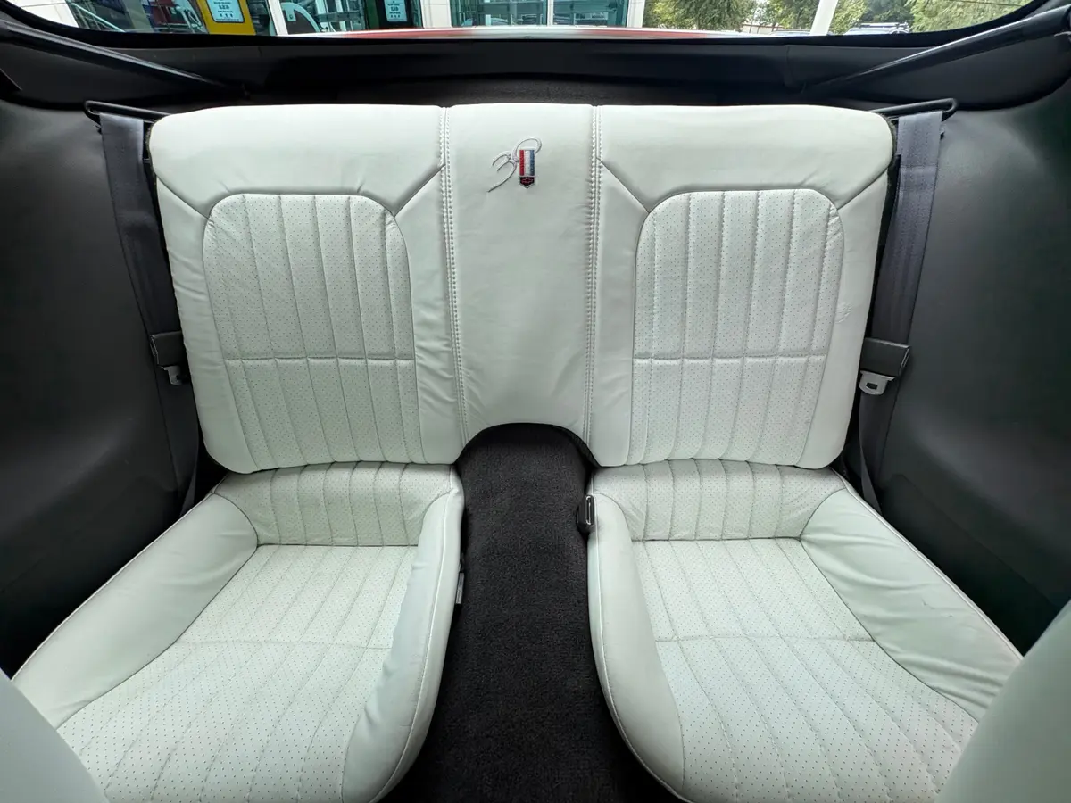 Vehicle photo 32