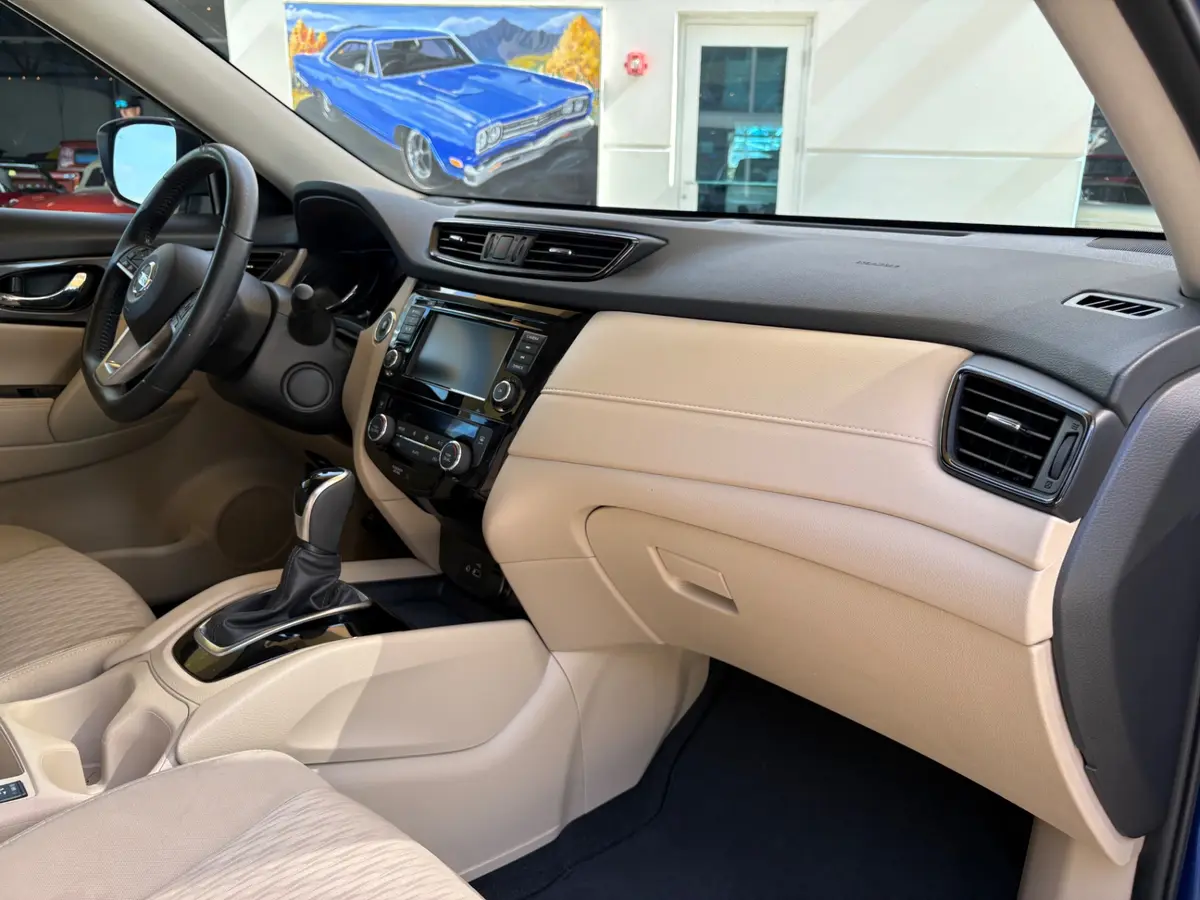 Vehicle photo 43