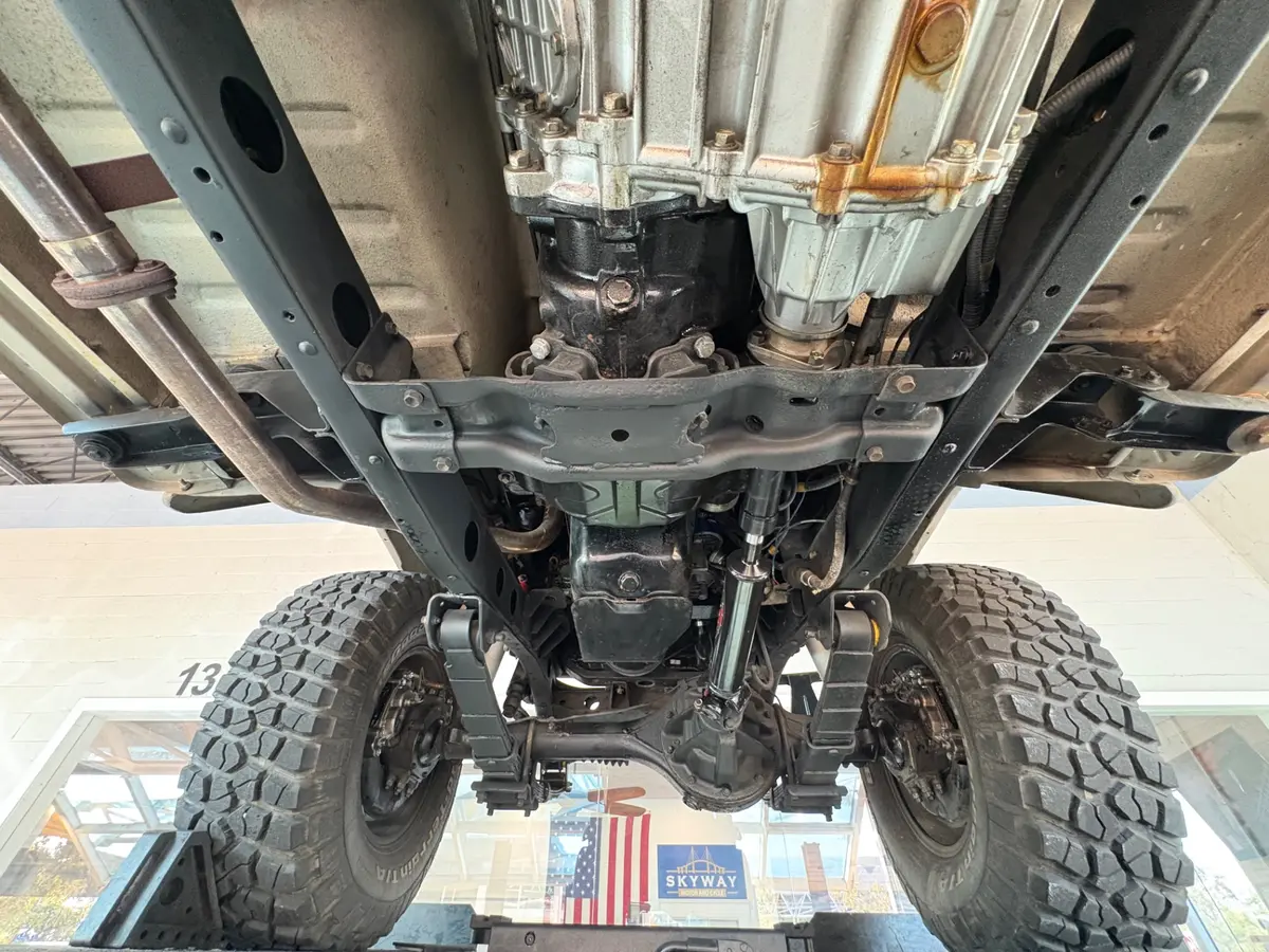 Vehicle photo 47