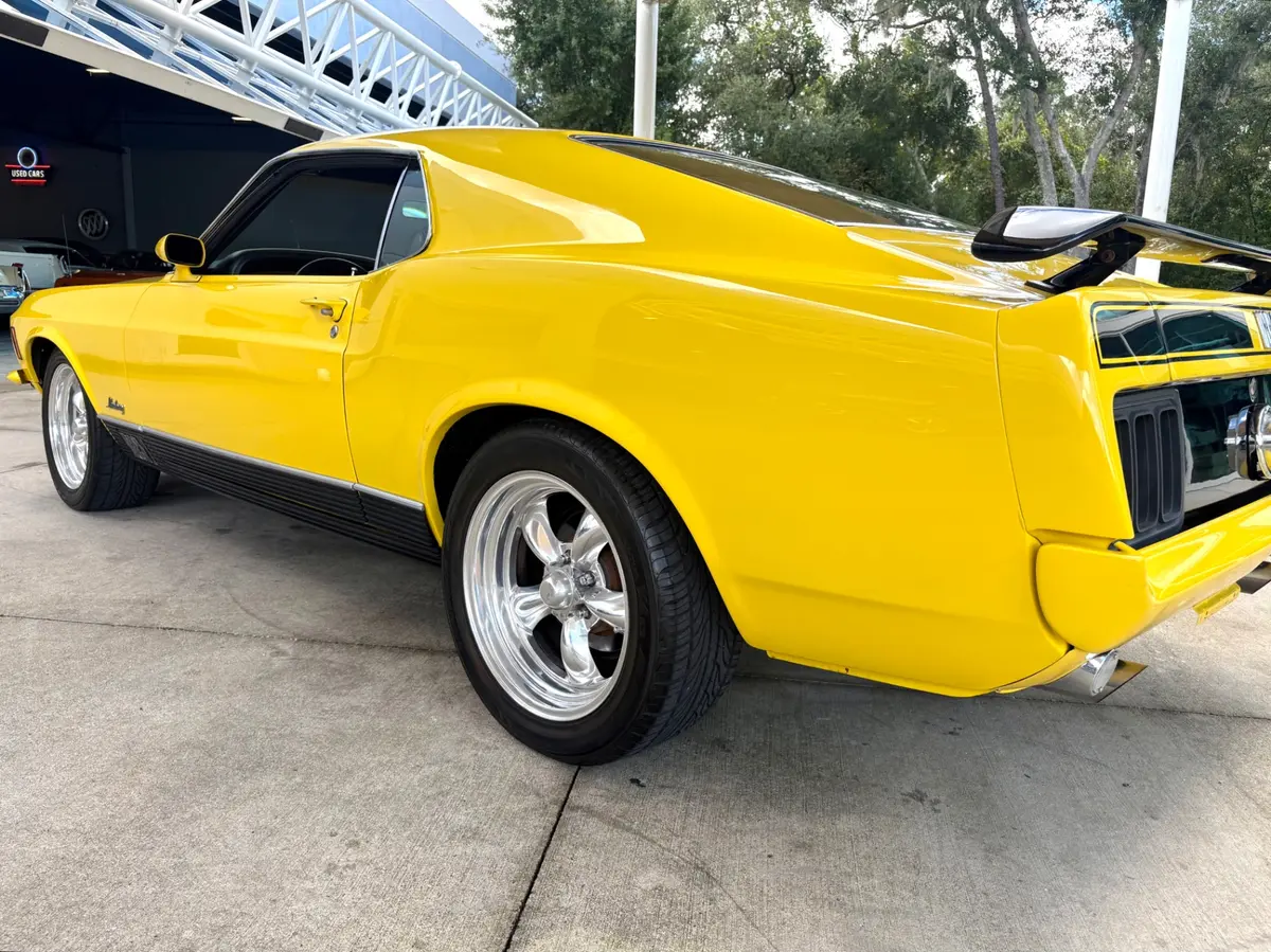 Vehicle photo 15