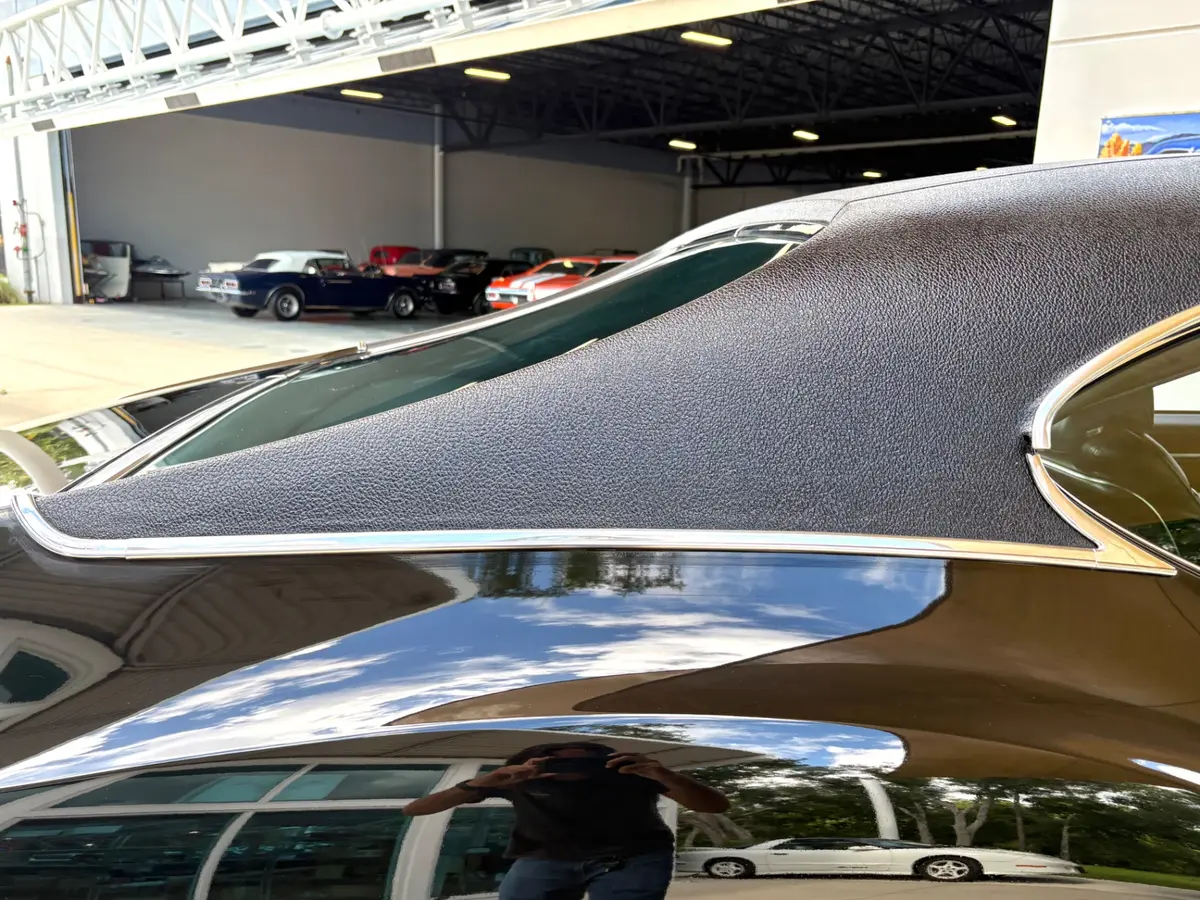 Vehicle photo 21