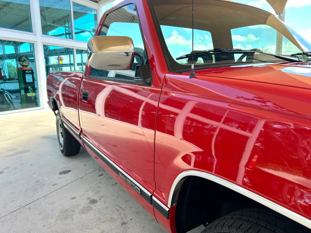 Vehicle photo 17