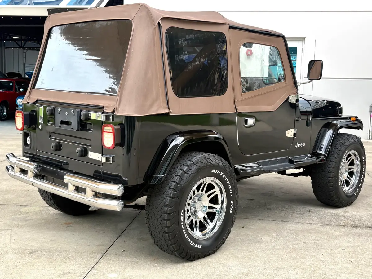 Vehicle photo 6