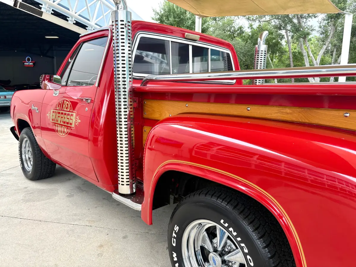 Vehicle photo 14