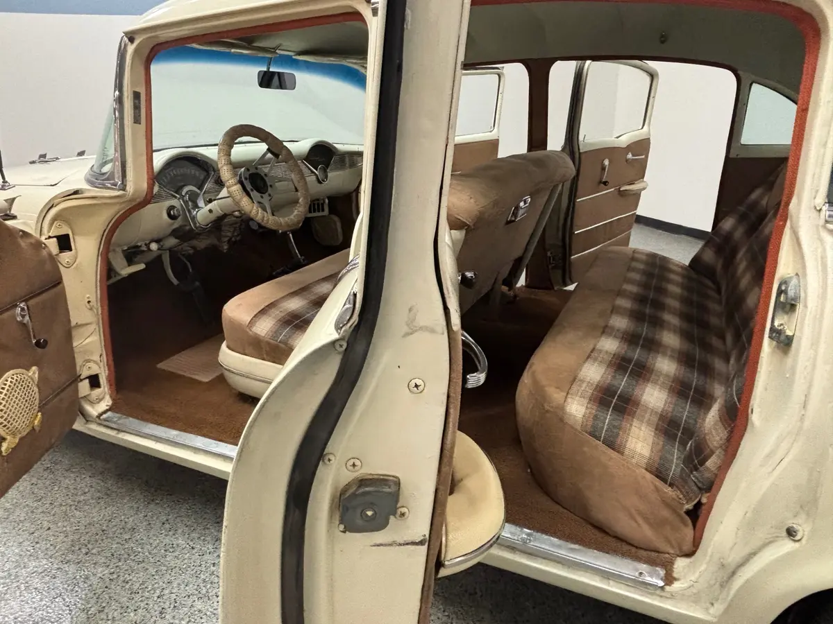 Vehicle photo 36