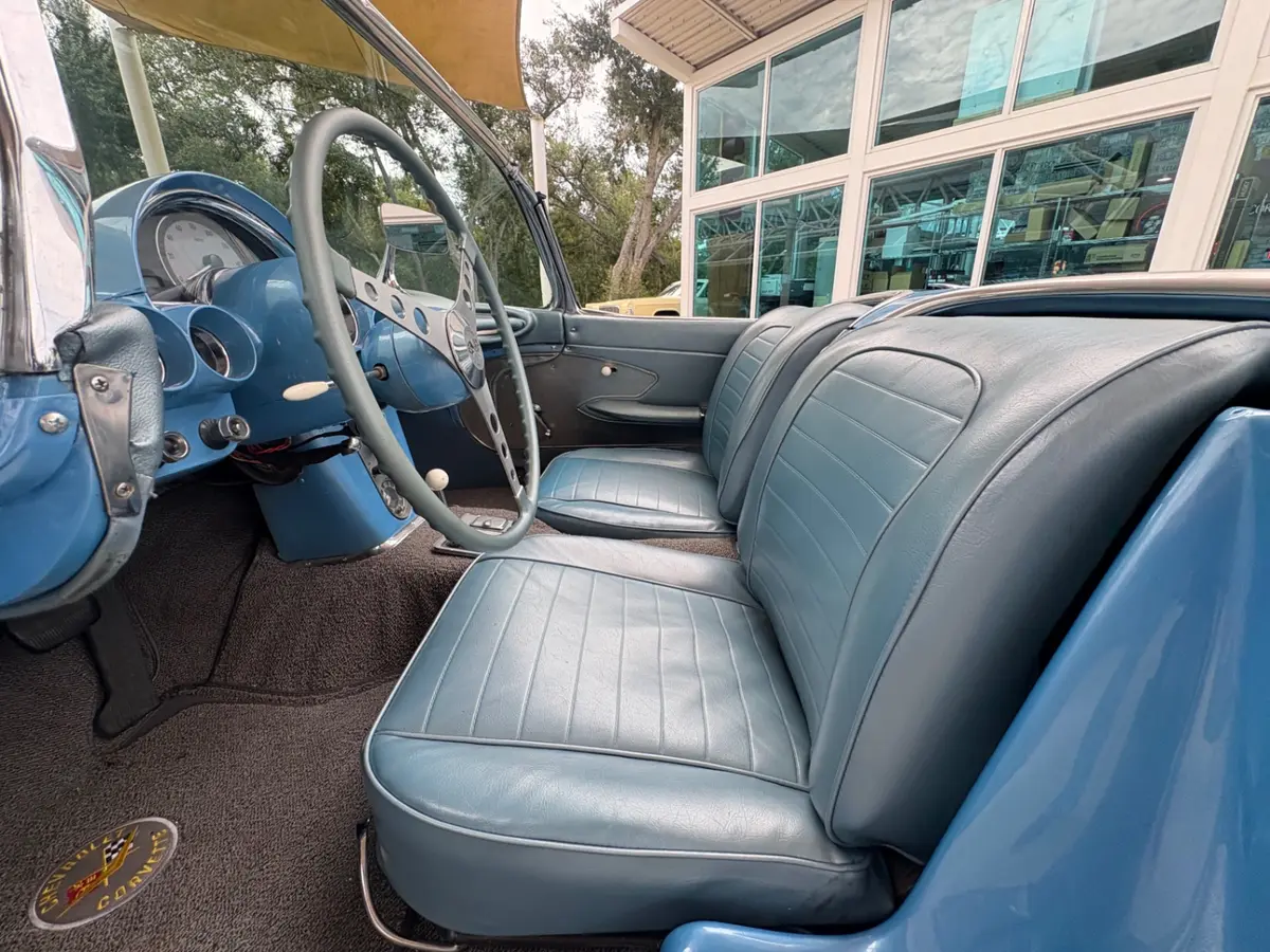 Vehicle photo 33