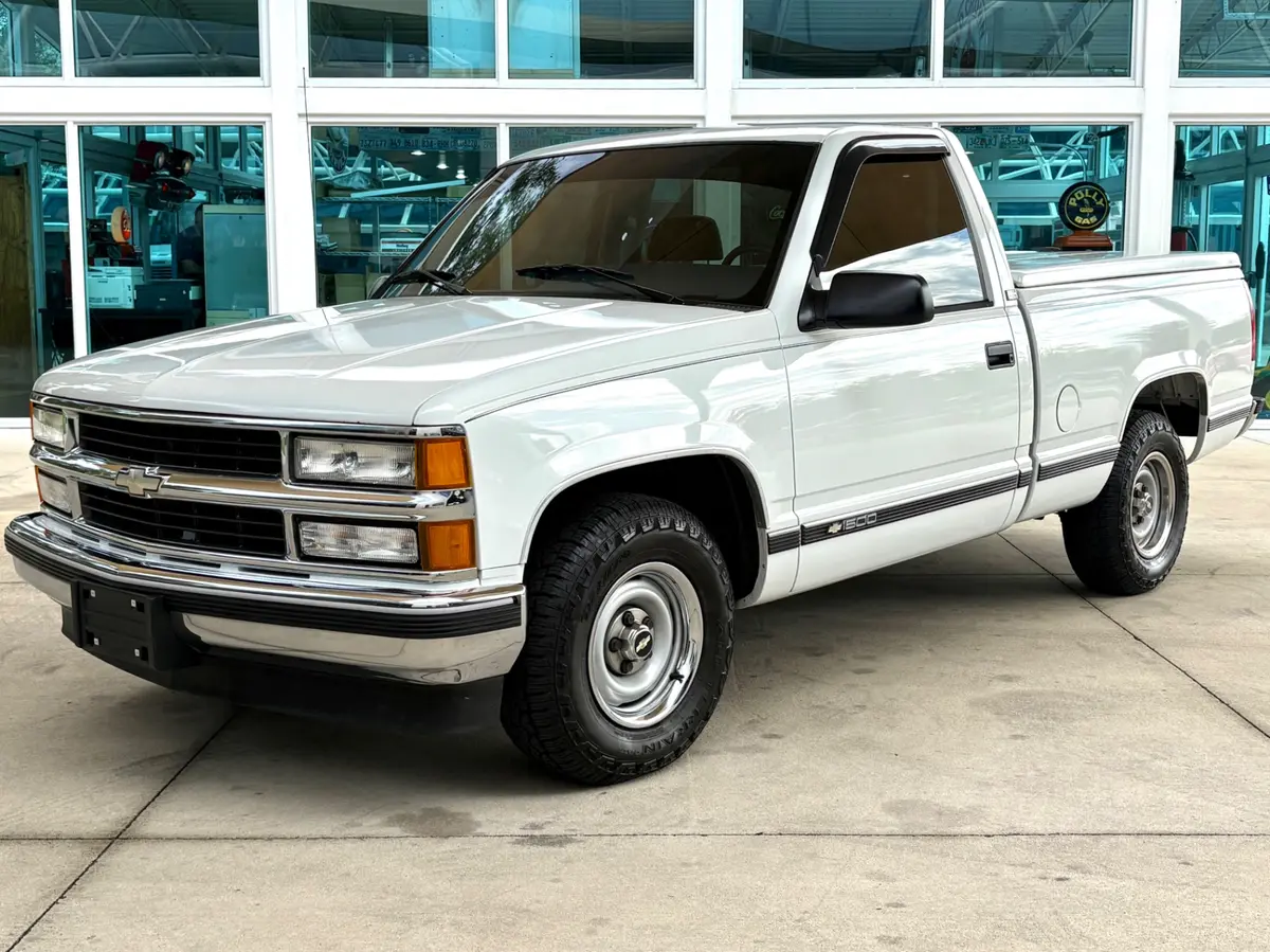 Vehicle photo 10
