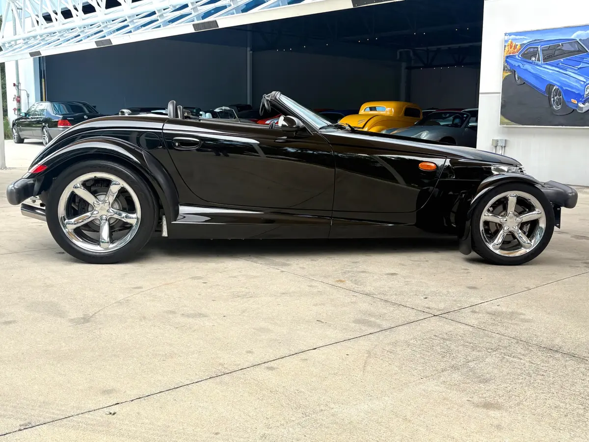 Vehicle photo 5