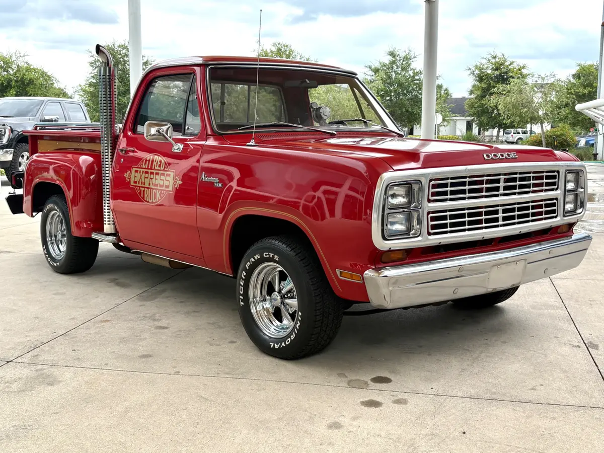 Vehicle photo 4