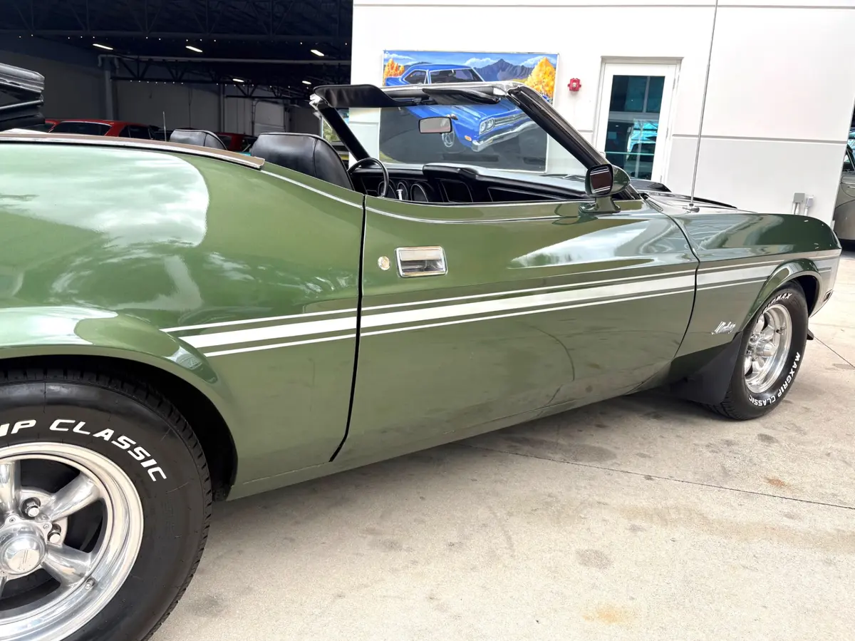 Vehicle photo 17