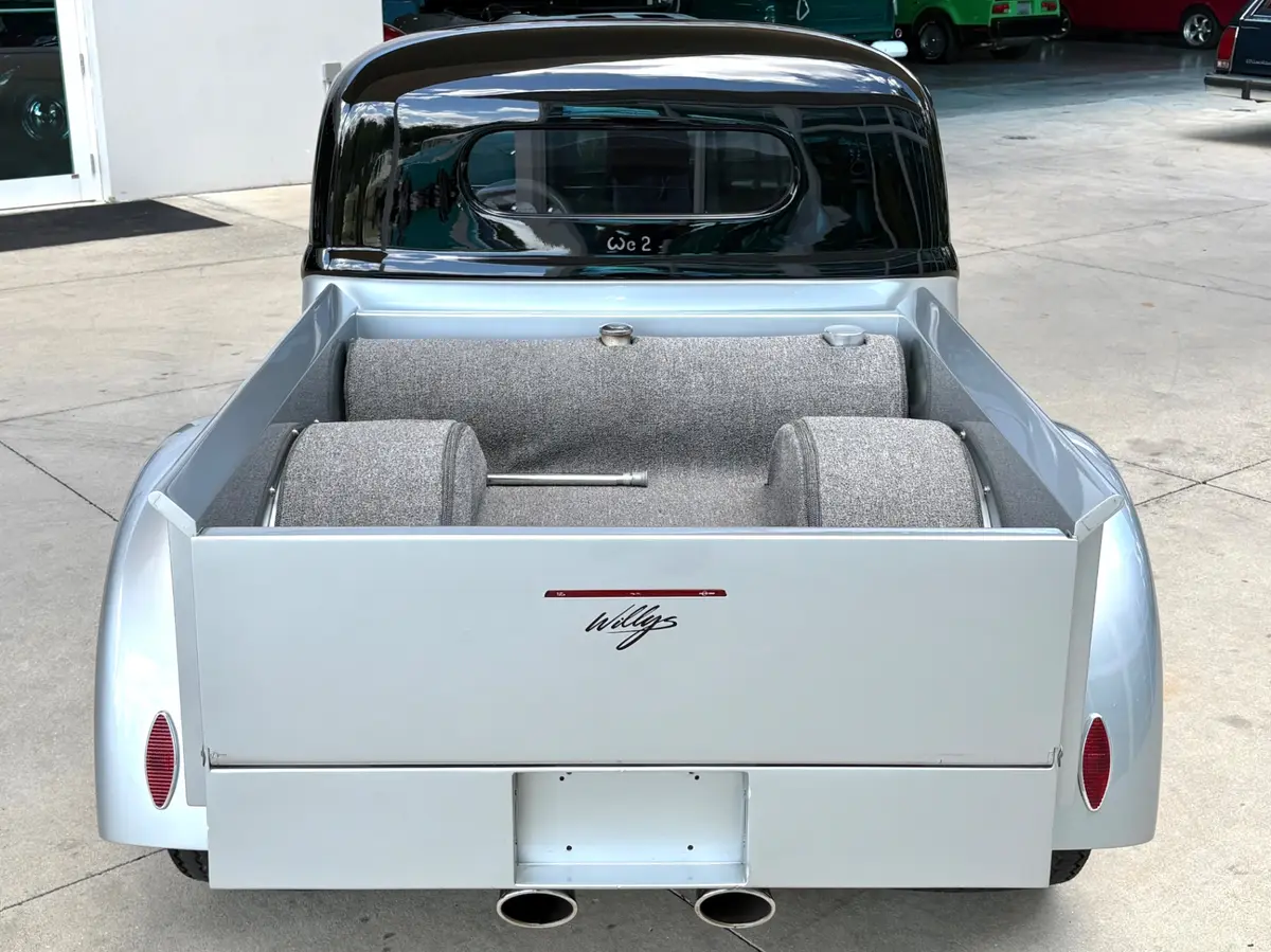 Vehicle photo 8