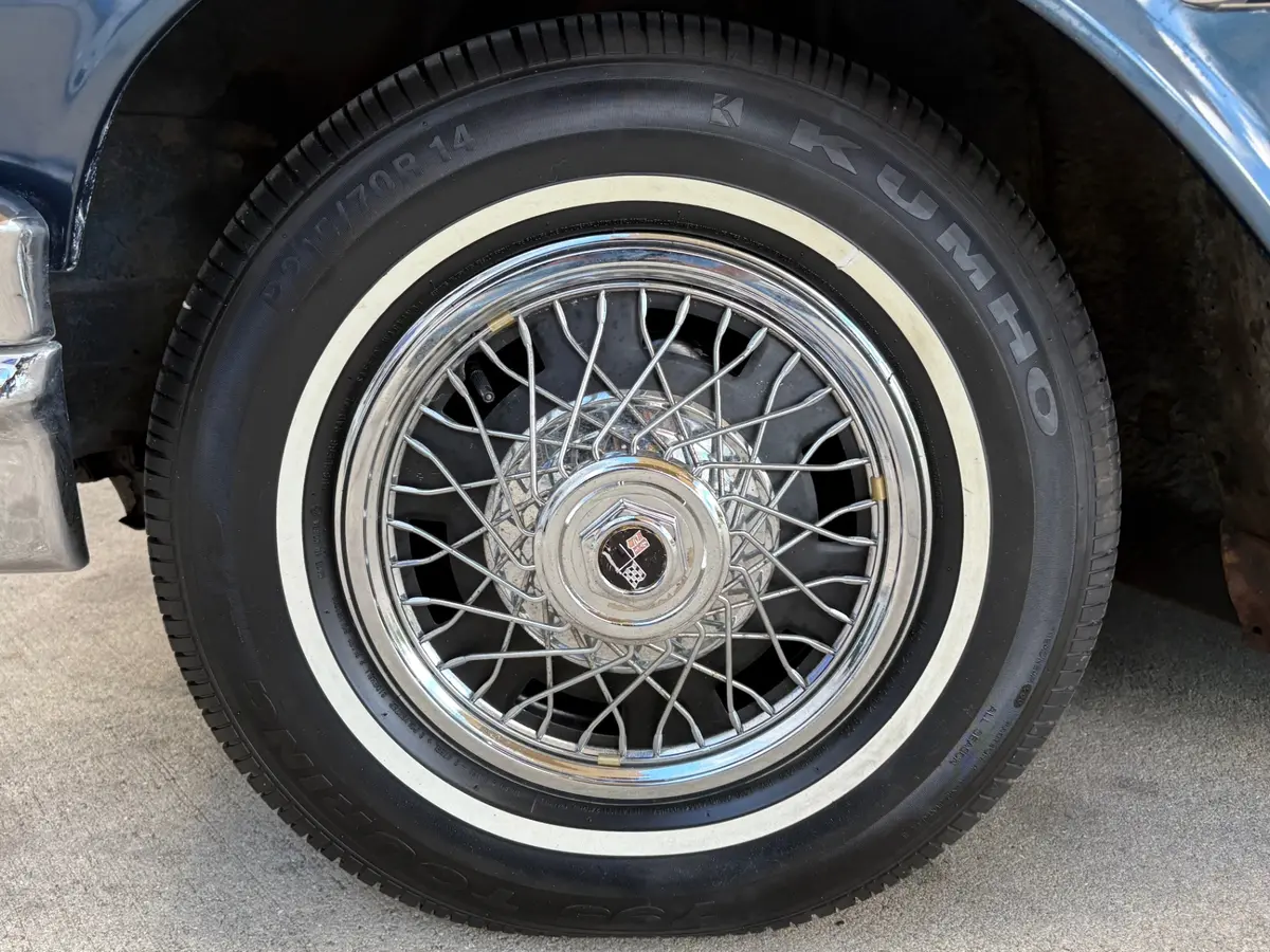 Vehicle photo 21