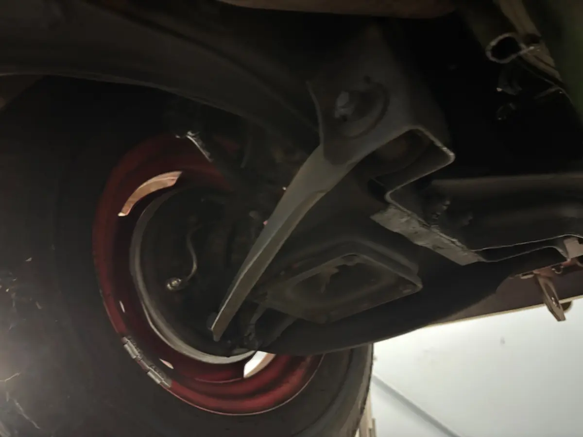 Vehicle photo 33