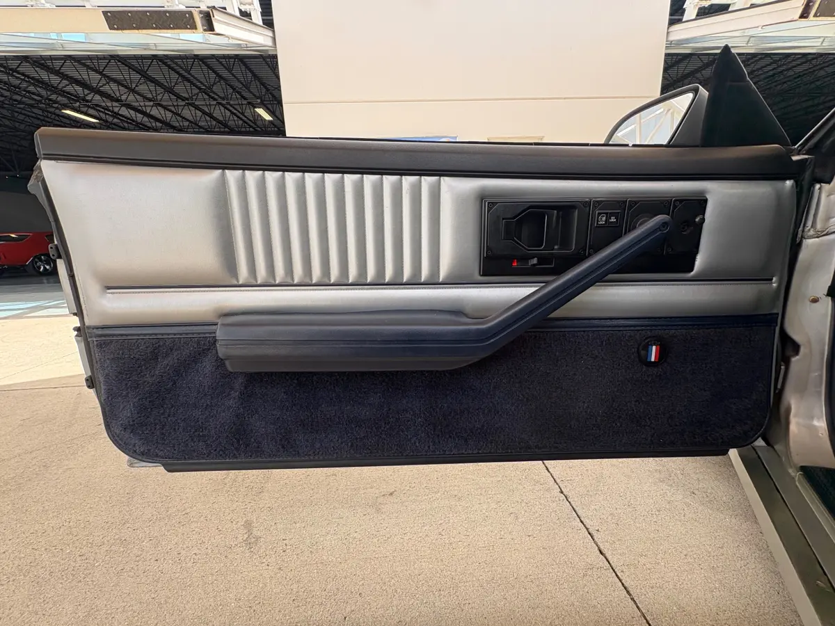 Vehicle photo 35