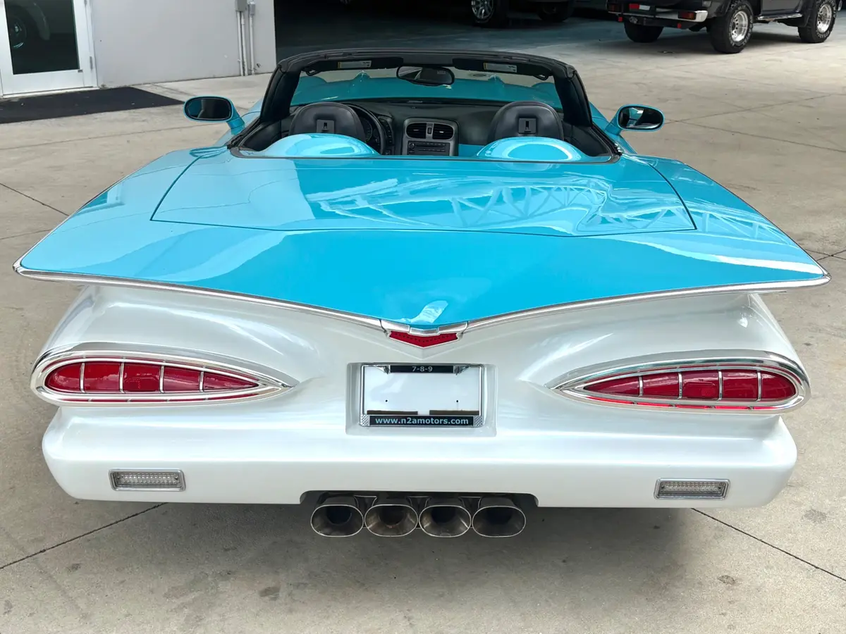 Vehicle photo 8