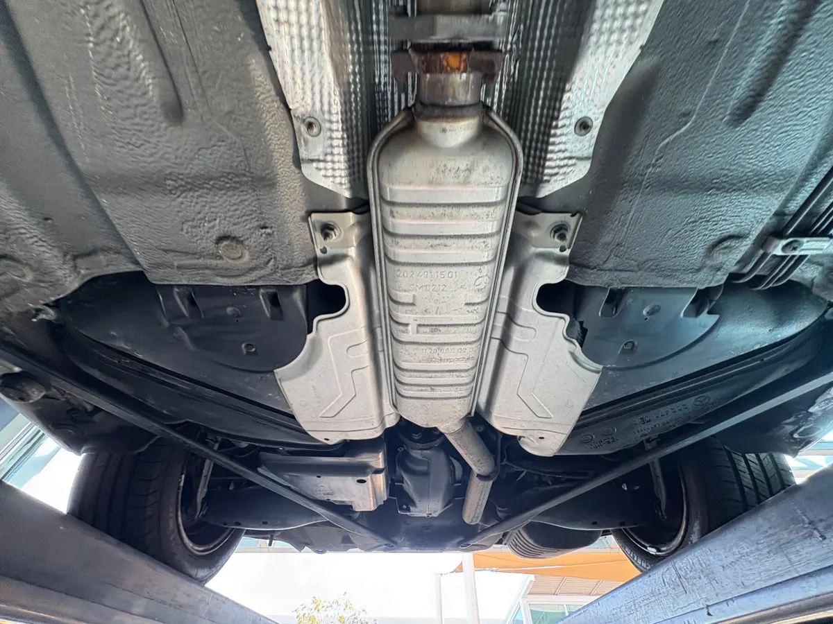 Vehicle photo 57