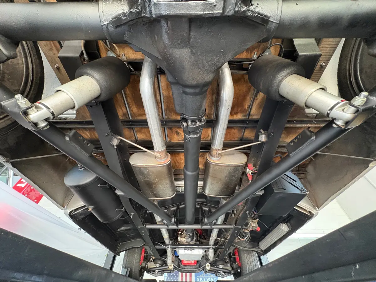 Vehicle photo 43